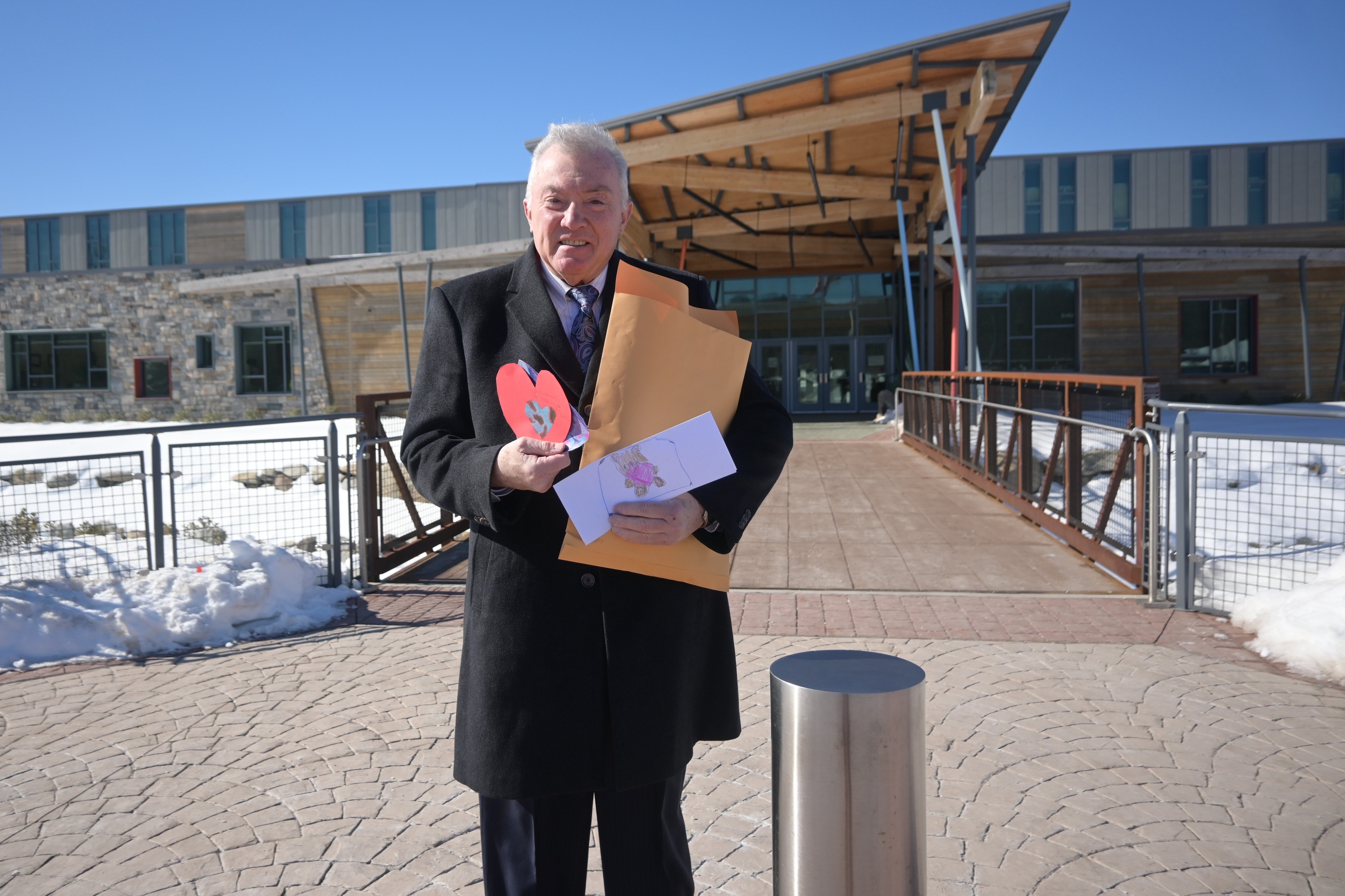 Rep. Foncello Delivers Valentines Cards from Students to Veterans