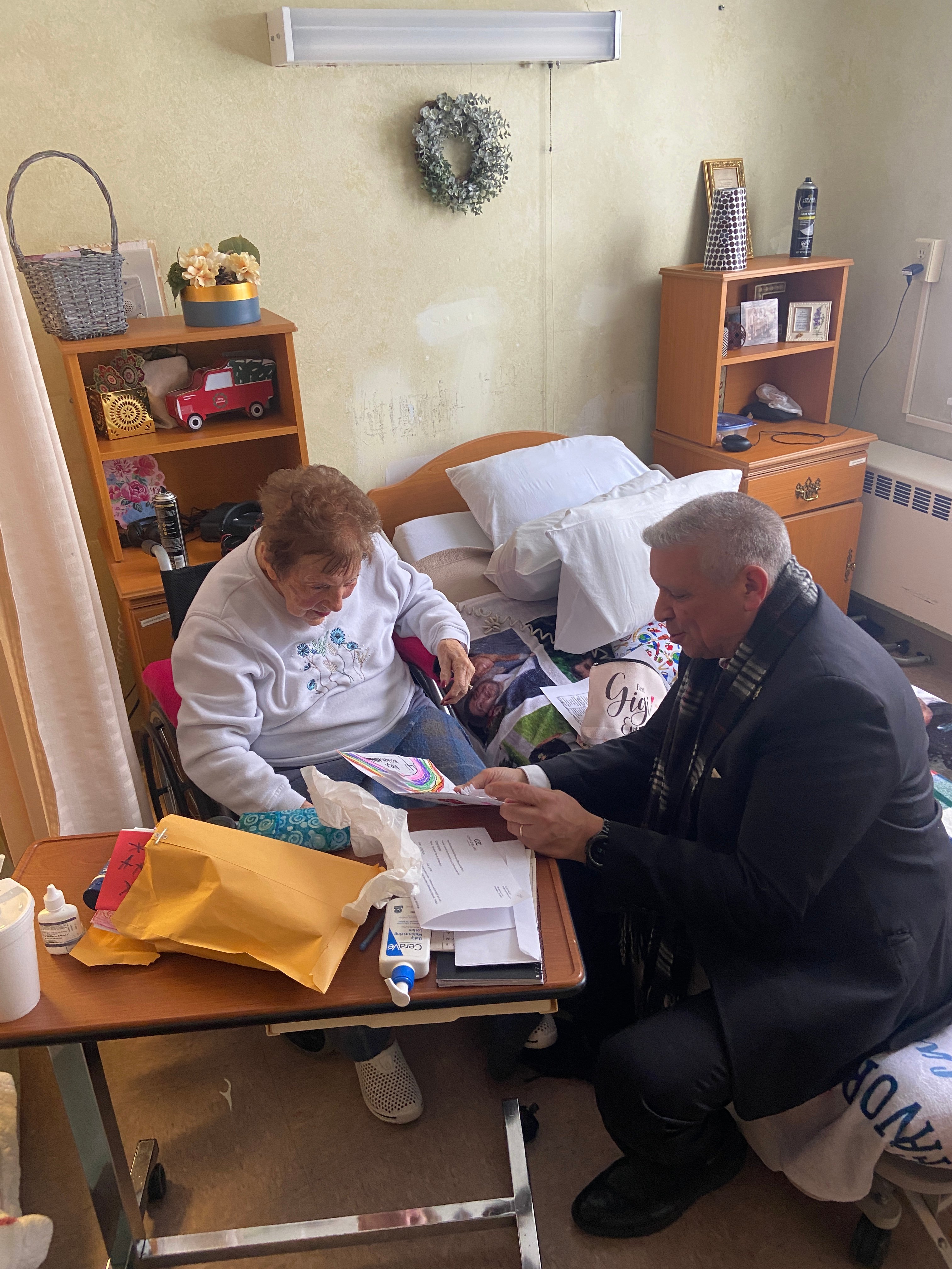 Rep. Pizzuto Delivers Valentines from Students to Seniors