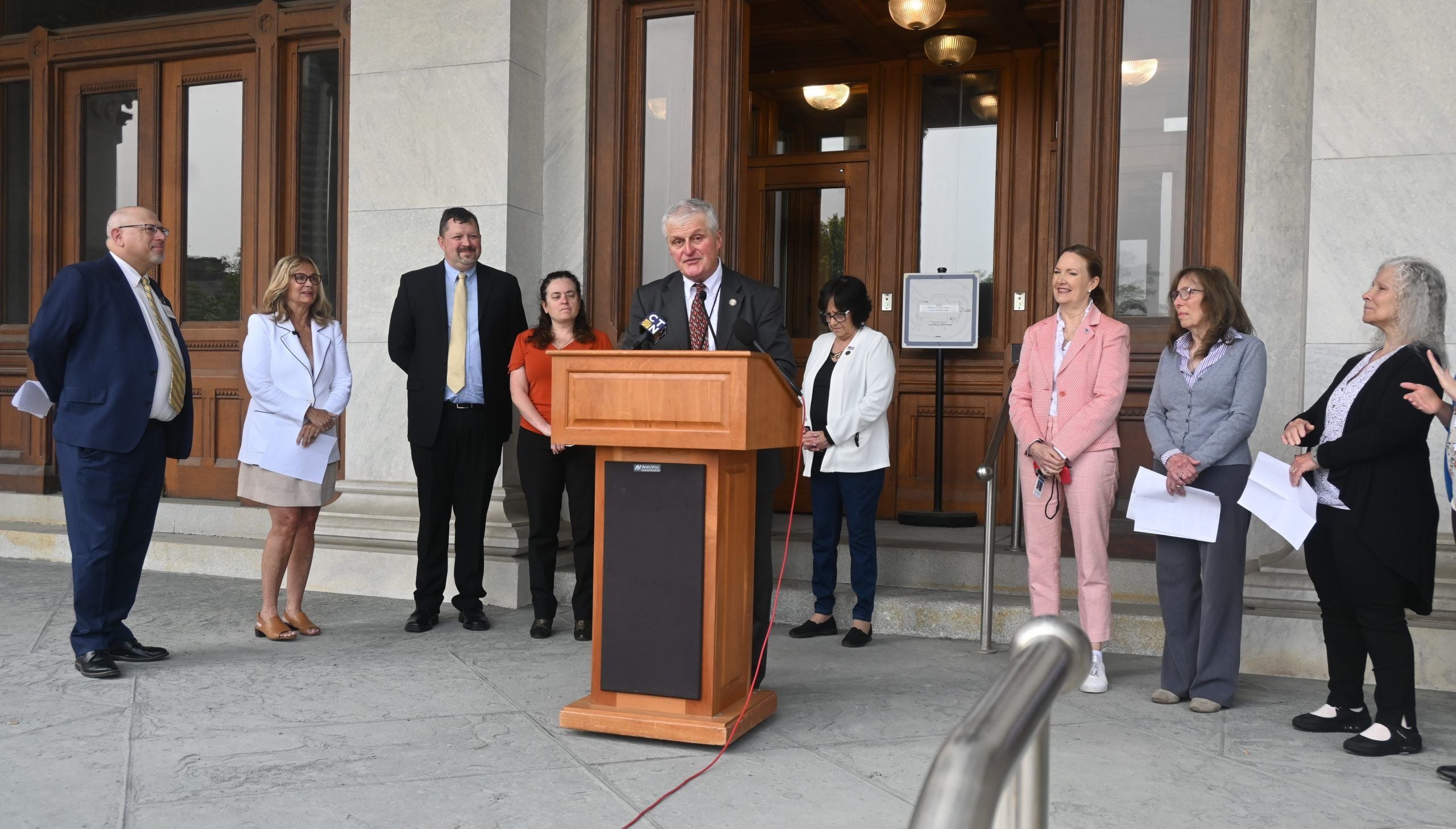 Rep. DeCaprio Stands with the Connecticut Homeschool Network at the State Capitol