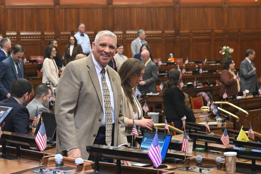 Rep. Pizzuto Votes to Support Community Hospitals