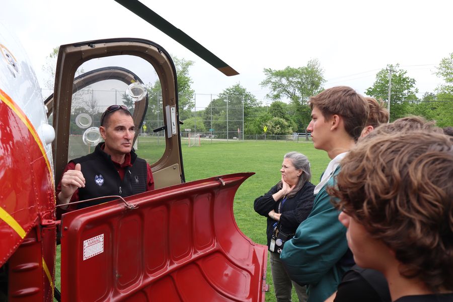 Rep. Weir Talks with Engineering Students about Flight and Career Opportunities 