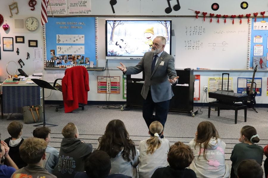 Vail Visits Woodstock Middle School