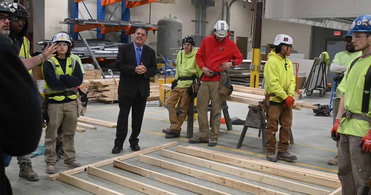 Rutigliano Visits Carpenters Local 326 Highlighting Training